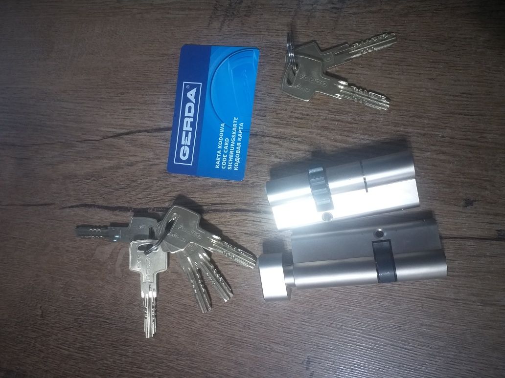 Zamek oraz klamki do drzwi firmy Gerda