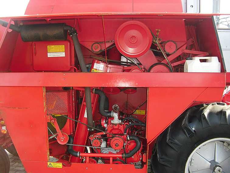 Зерноуборочный комбайн Massey Ferguson 330