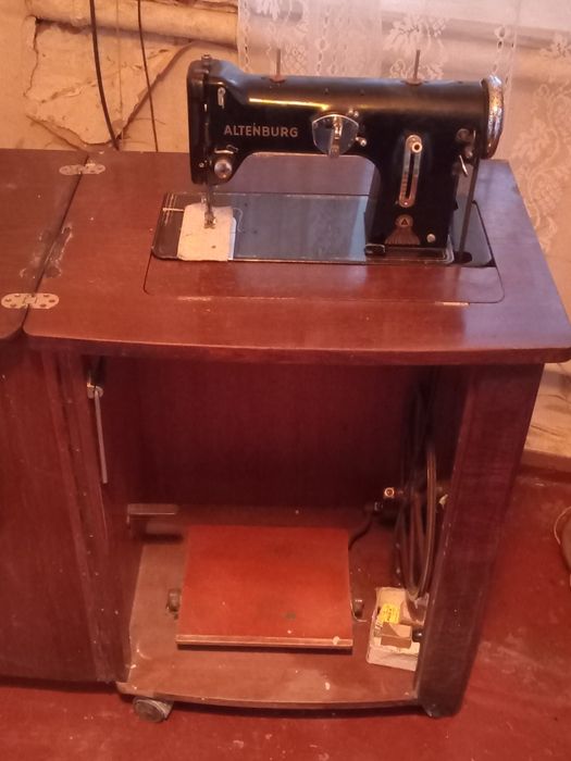 Швейна машинка Альтенбург в гарному стані.