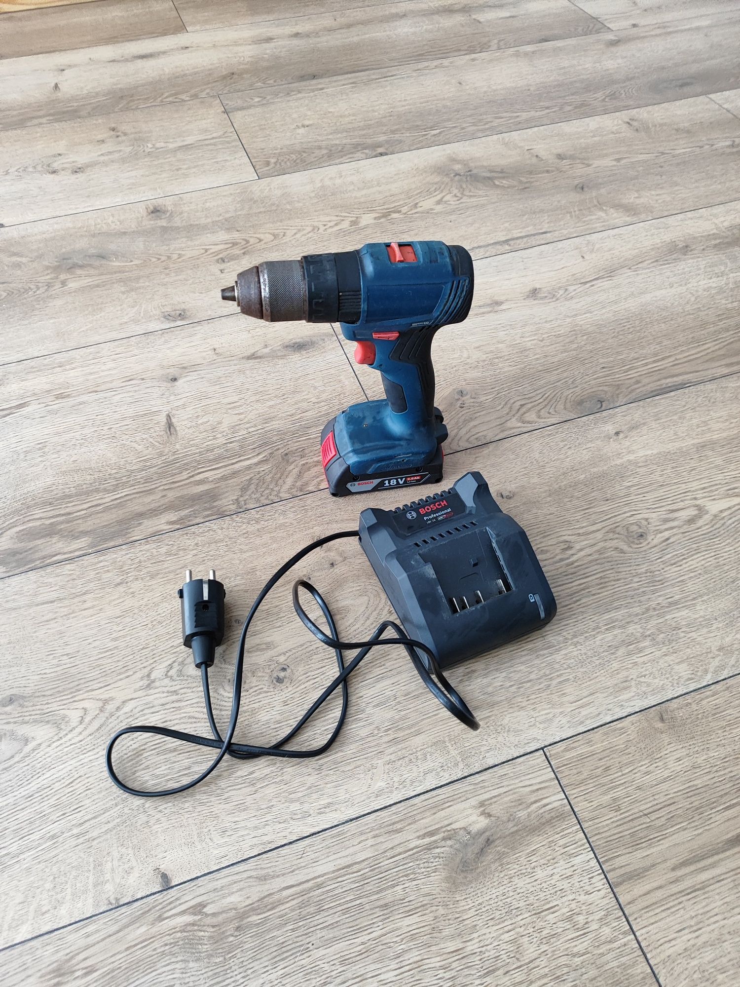 Wkrętarka Bosch Profesional 18v, akumulat, rok 2023or 2ah, ładowarka