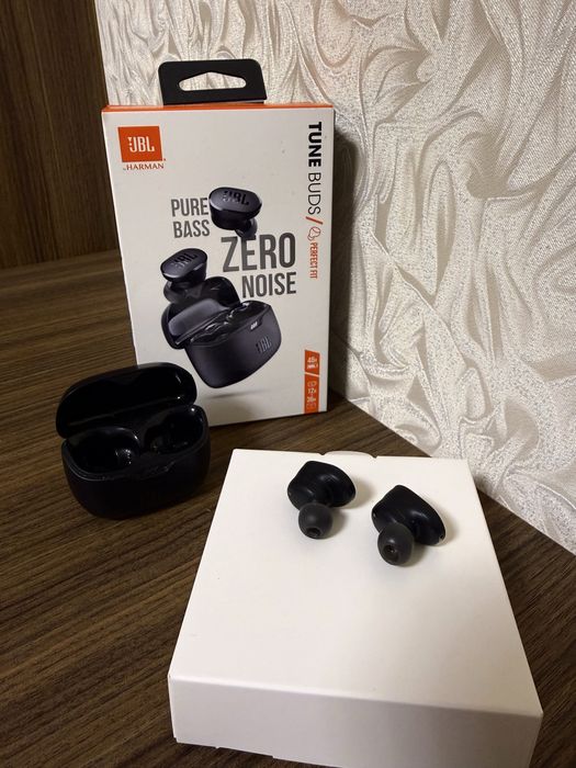 JBL Tune Buds з ANC та Pure Bass Sound,