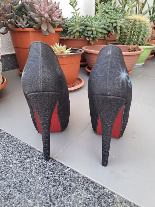 Sapatos pretos Hello Kitty