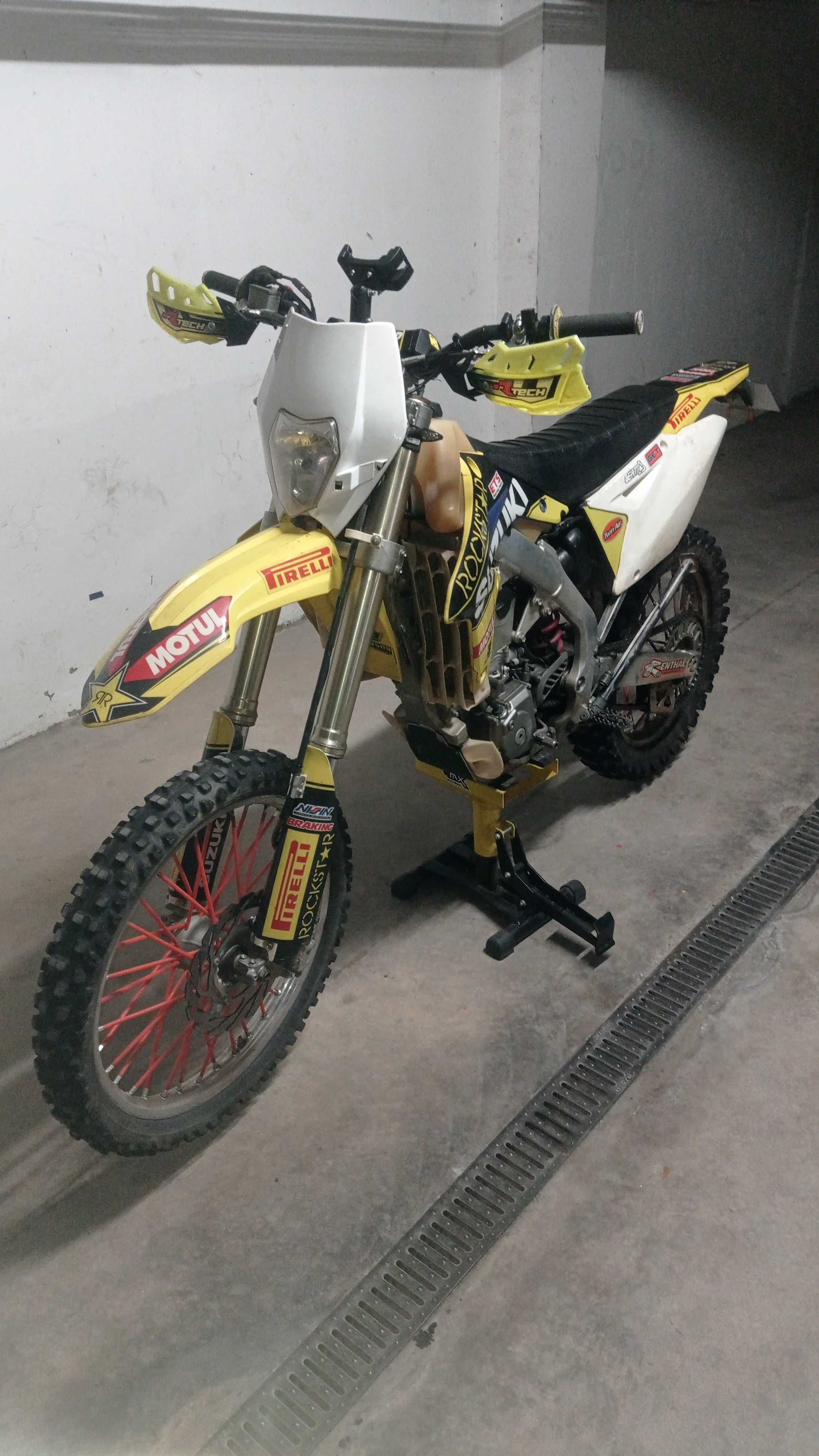 Suzuki RMZ 450 - Matriculada