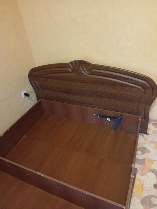 Ліжко без матрасу