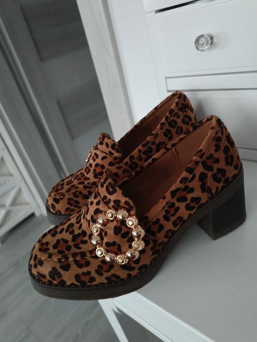 Półbuty na stabilnym obcasie panterka 36