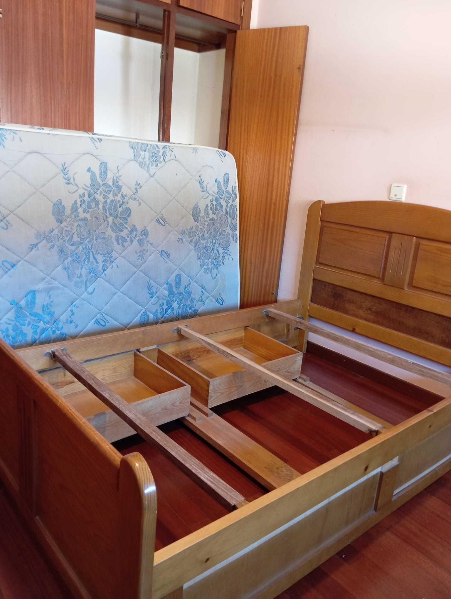 Cama larga de solteiro