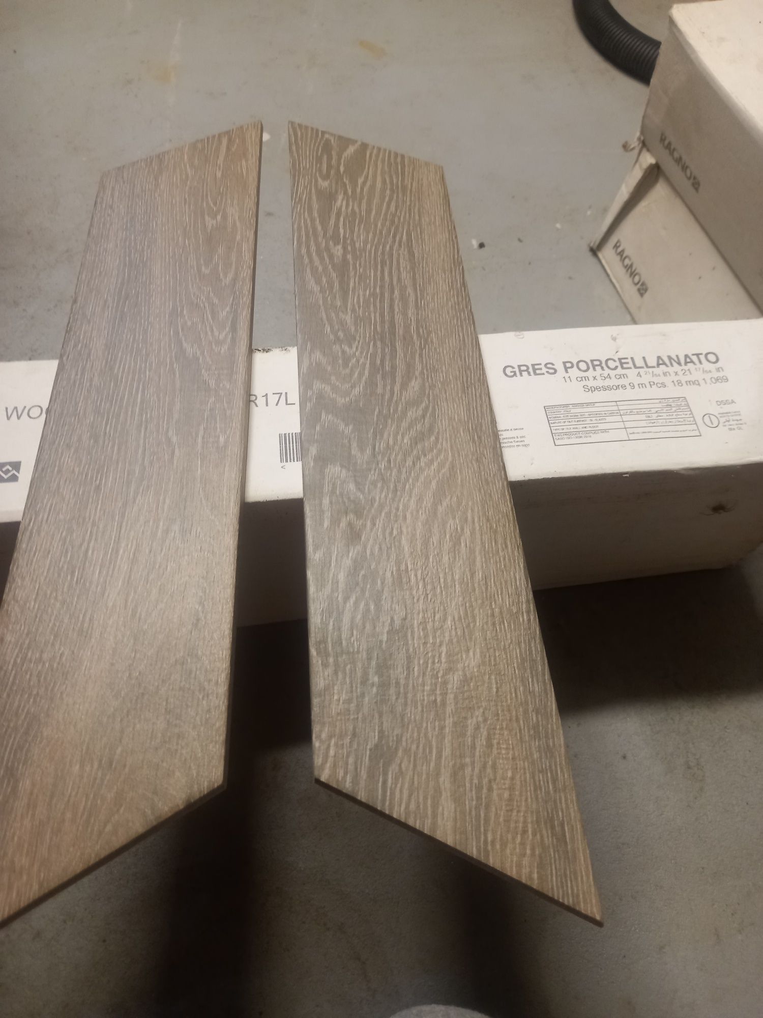 Płytki gres porcellanato firmy ragno 11cm x 54cm
