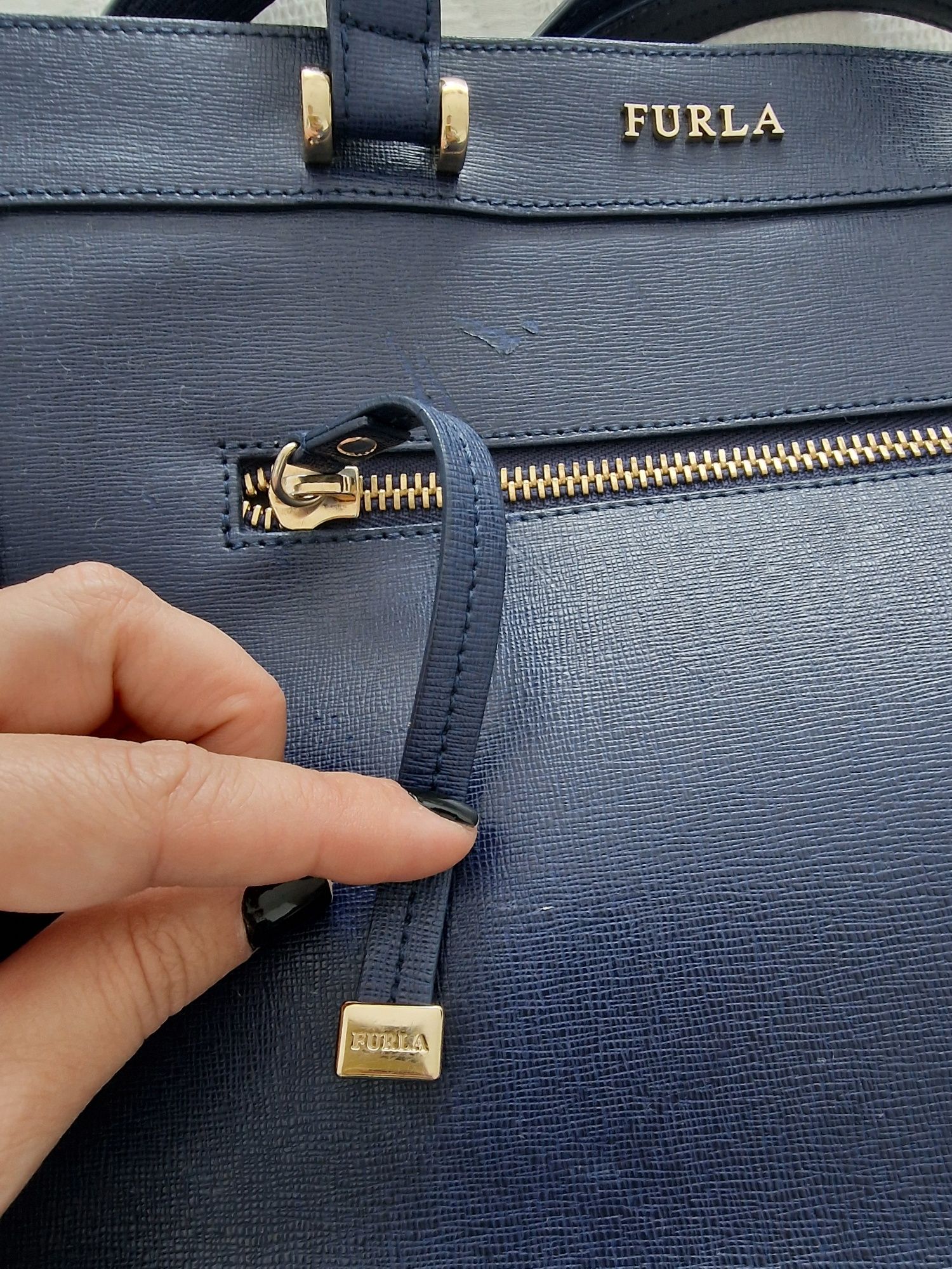 Mala Furla azul marinho
