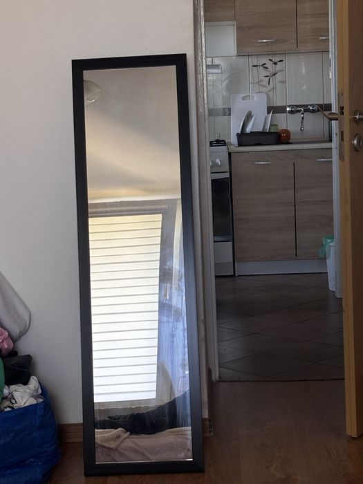 Lustro stojace 126 cm wysokosci szerokosc  36 cm. Zakupione na allegro