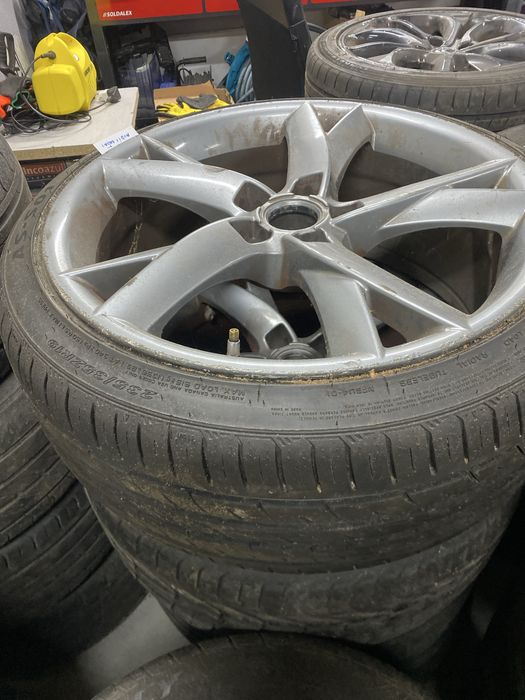 Jantes com pneus 235/35/19