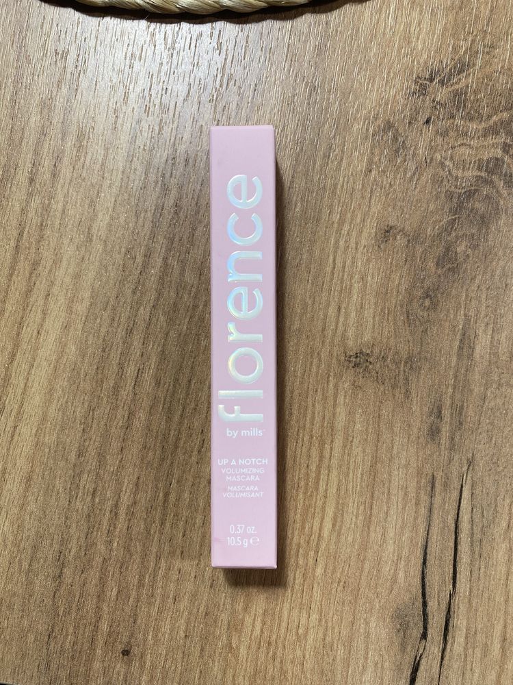 Florence By Mills Volumizing Mascara Up A Notch Black tusz do rzęs