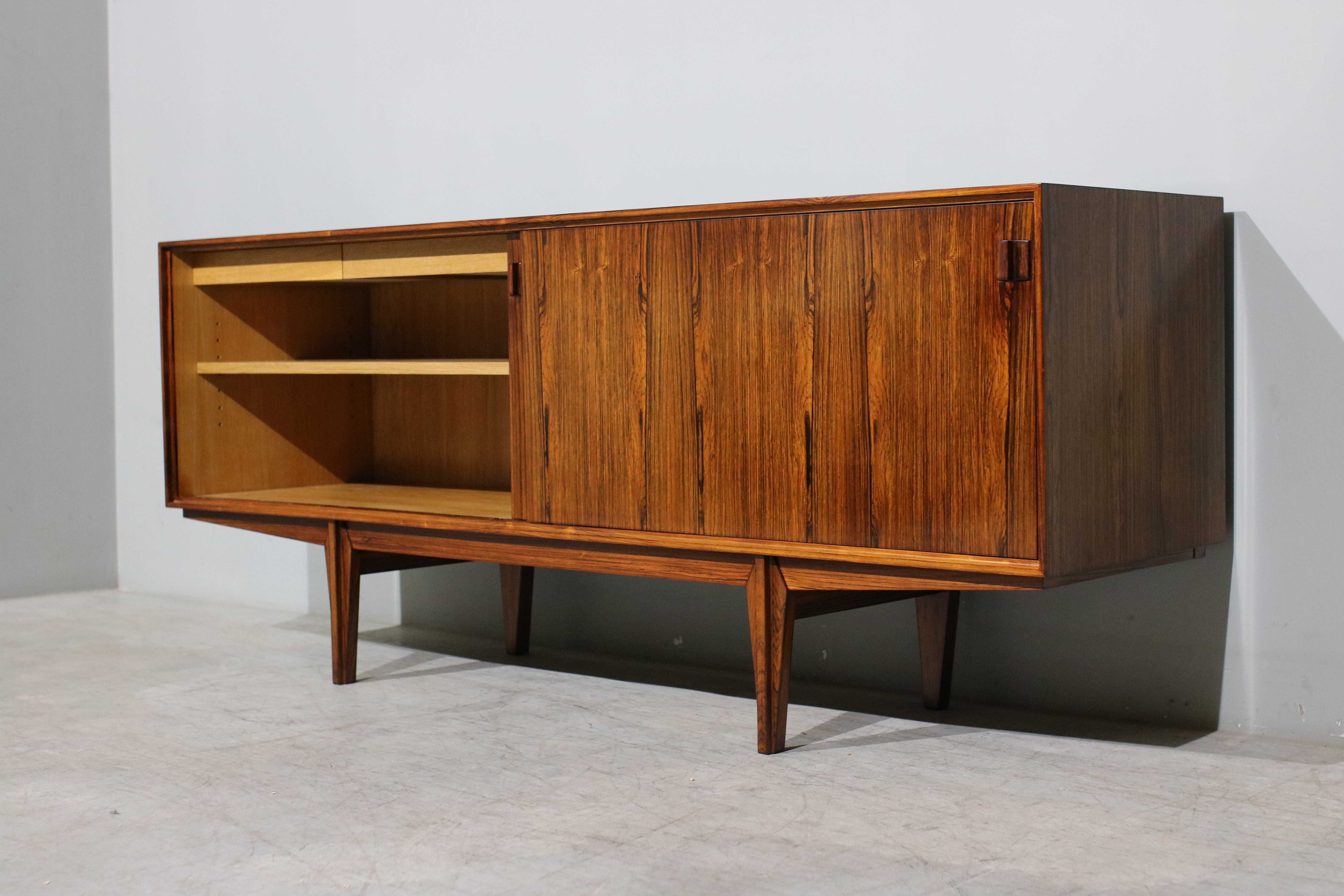Aparador dinamarquês da década de 1960 em pau santo | Nordic Design