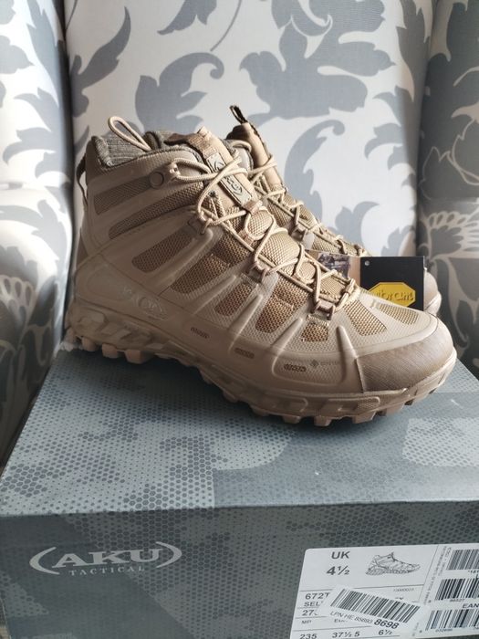 Włoskie profesjonalne buty trekkingowe Aku Selvatica tactical Mid r. 3