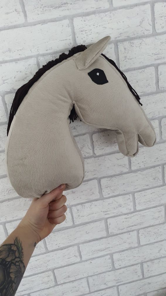 Kremowy fakturowany Hobby Horse jak żywy nowy wyjątkowy