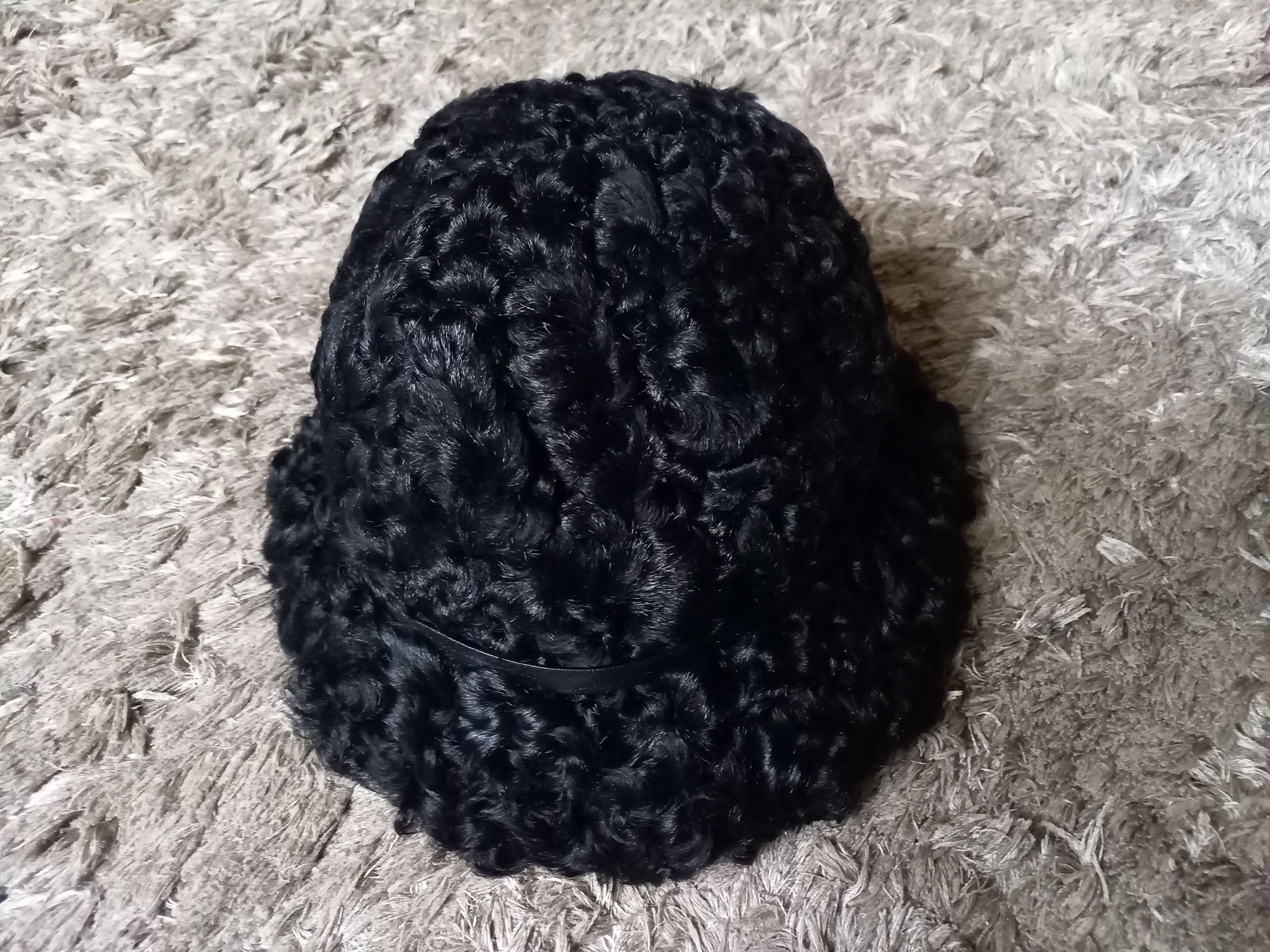 Damska czarna czapka Holscher z karakuły naturalnej vintage stan bdb