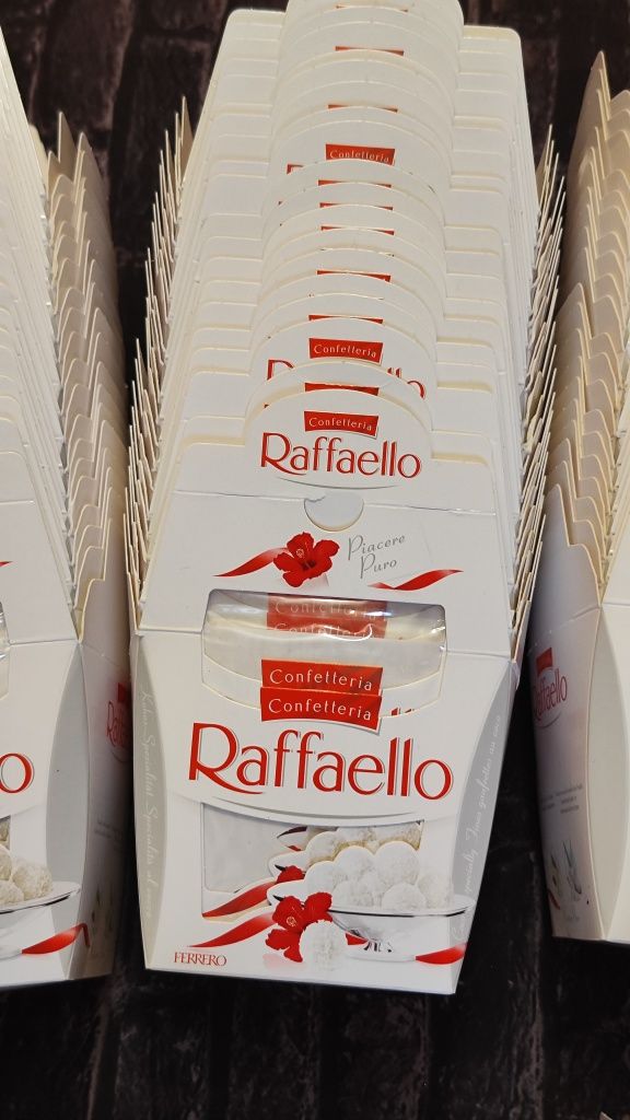 Коробочки з цукерок Рафаелло, упаковка коробка 113 шт