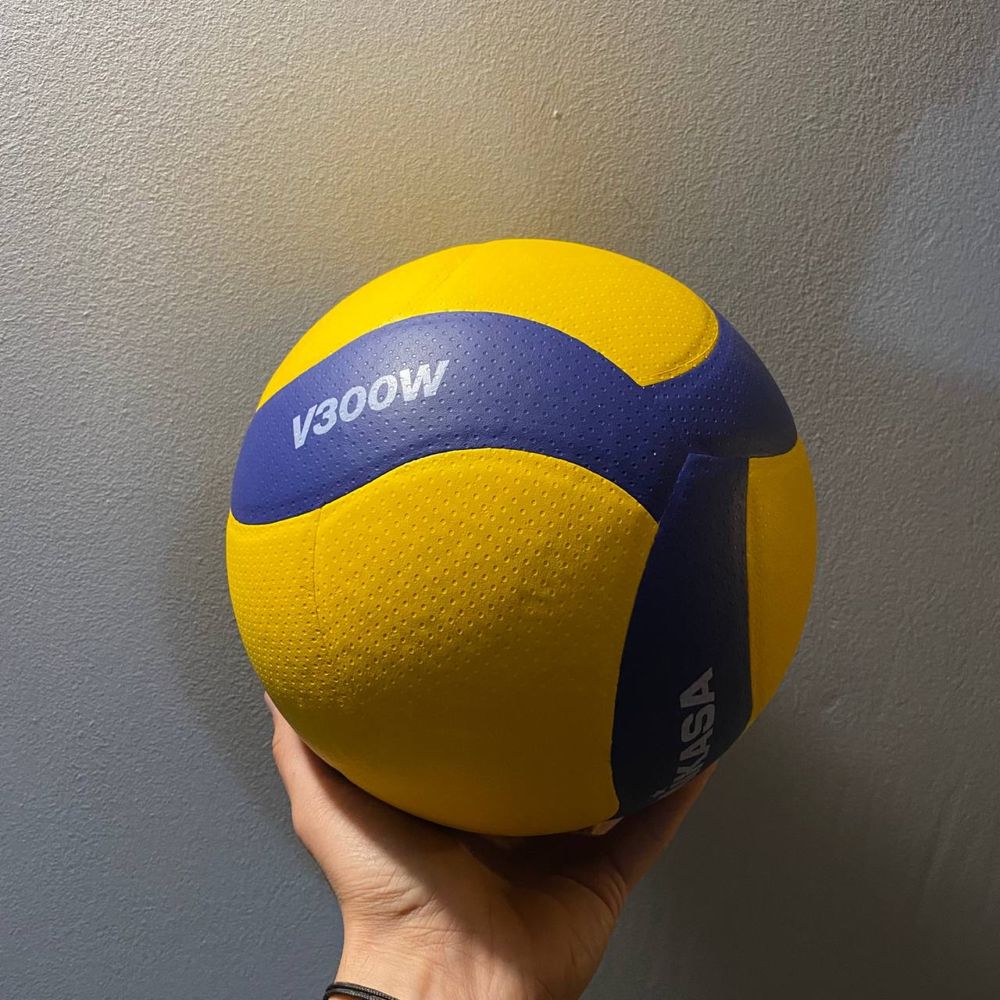 Волейбольний мяч Mikasa v300w thailand