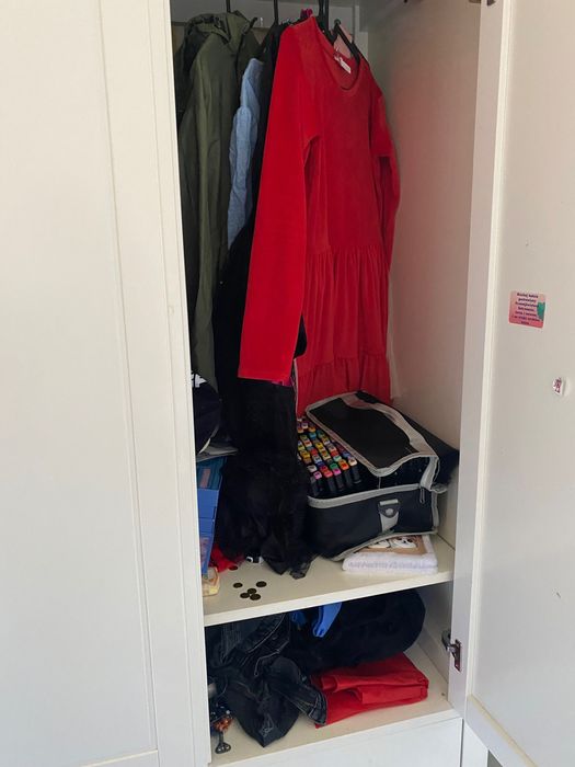 Biała szafa Ikea hemnes