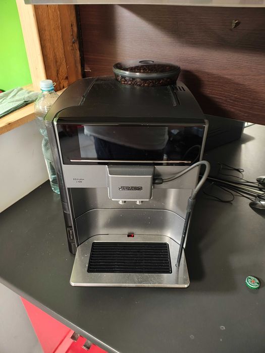 Sprzedam ekspres ciśnieniowy marki Siemens EQ6 plus s100