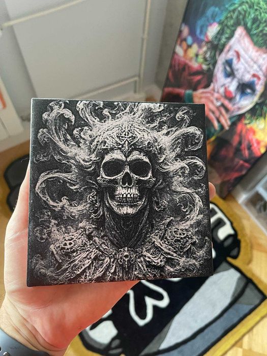 Obraz Wypalony na Płytce Ceramicznej - Koscisty Demon, 15x15 cm