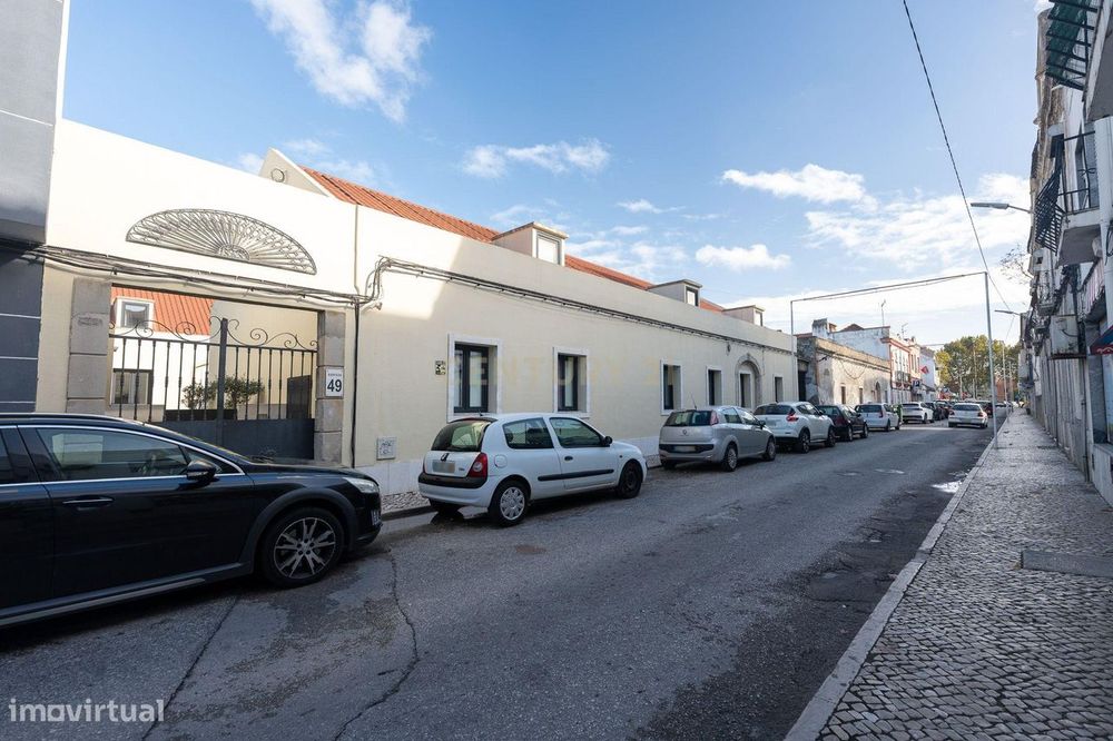 Moradia Moderna no Centro da Moita – Conforto, Estilo e Localização Pr