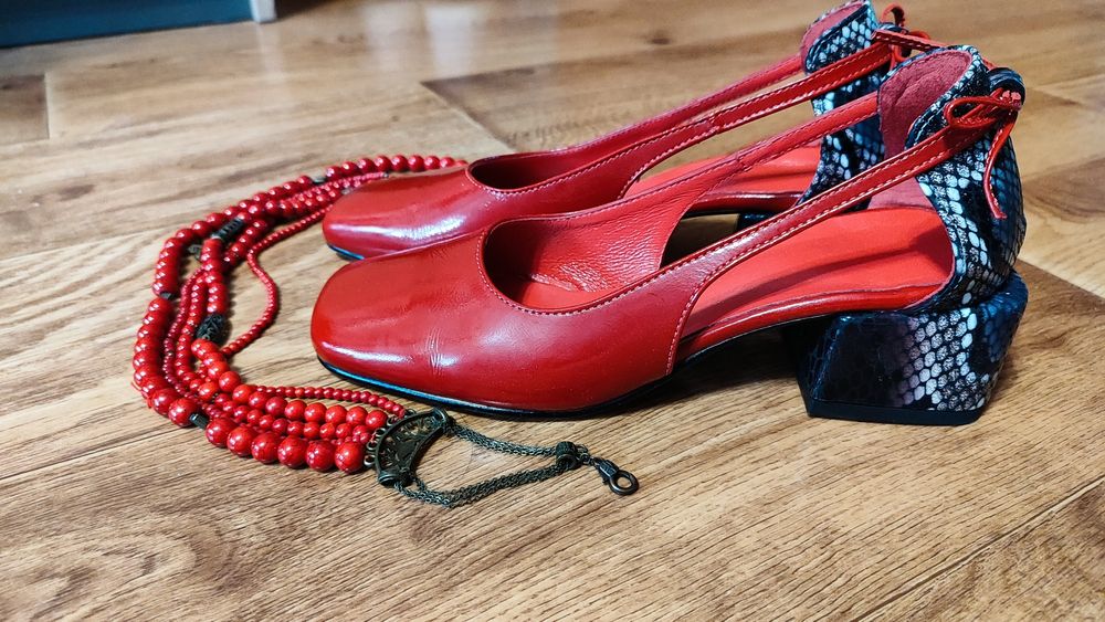 Туфлі червоні лакові