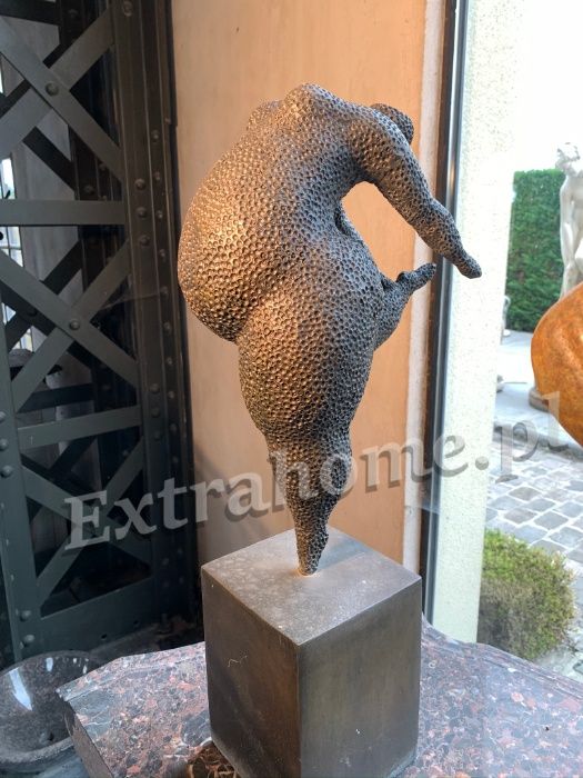 Figura z brązu. Thick Lady Nowoczesna Kobieta, Rzeźba z brązu H75cm