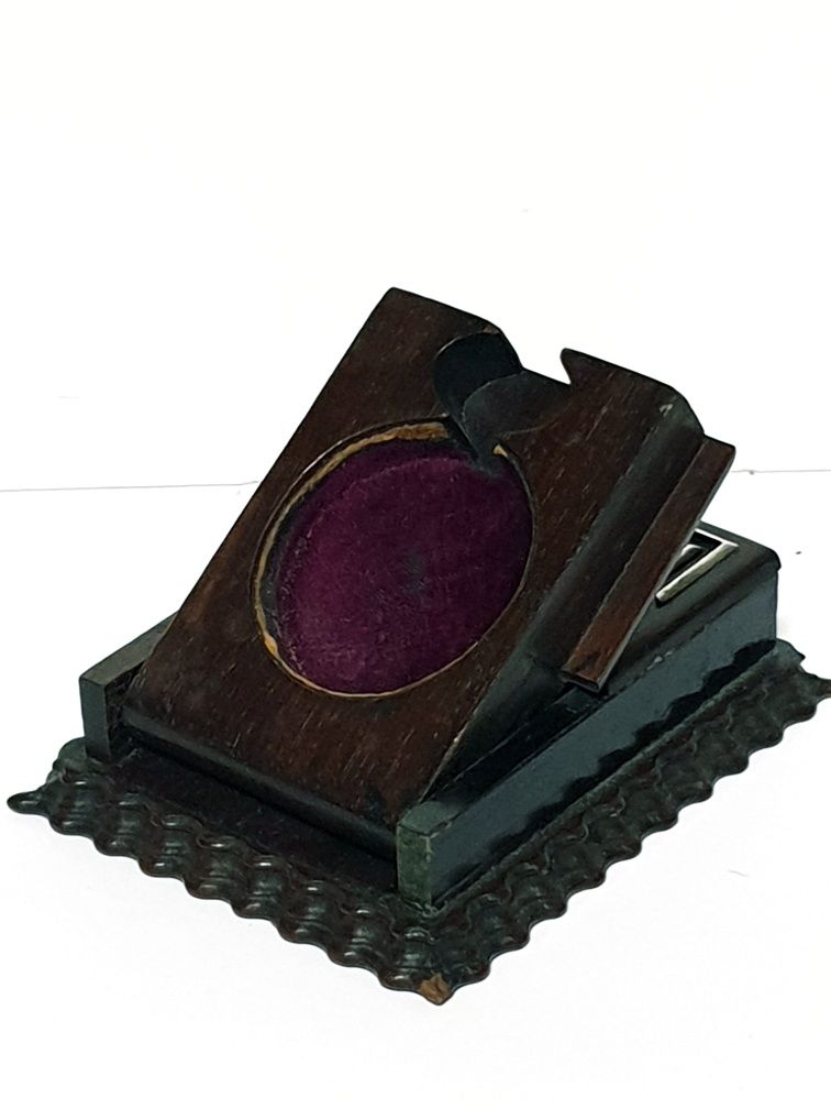 Antiga caixa porta relógio de bolso em pau santo com prata