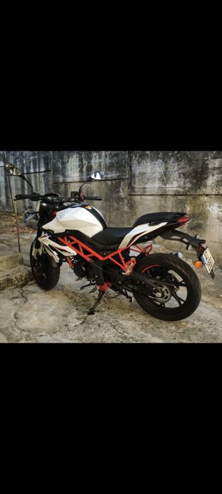 Benelli Bn 125. 4800klm