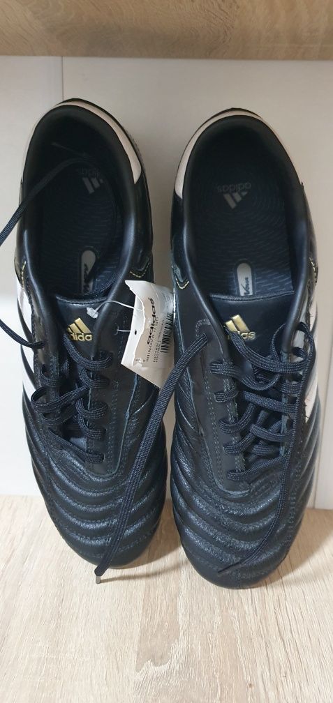 ADIDAS Новые бутсы с металлическими шипами