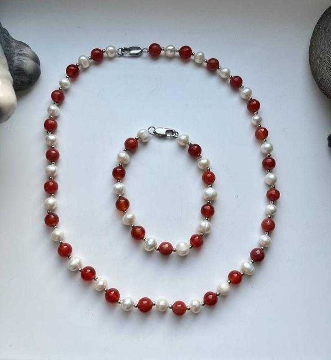 Красивый набор колье и браслет жемчуг и сердолик 45см