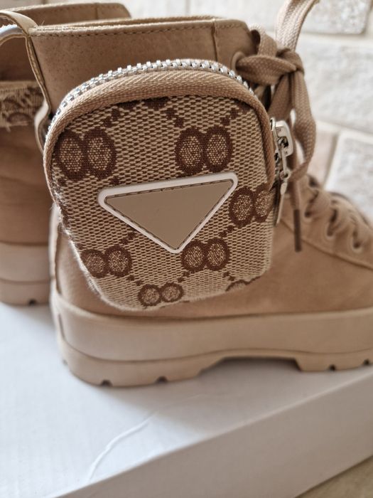 Продам жіночі високі кеди