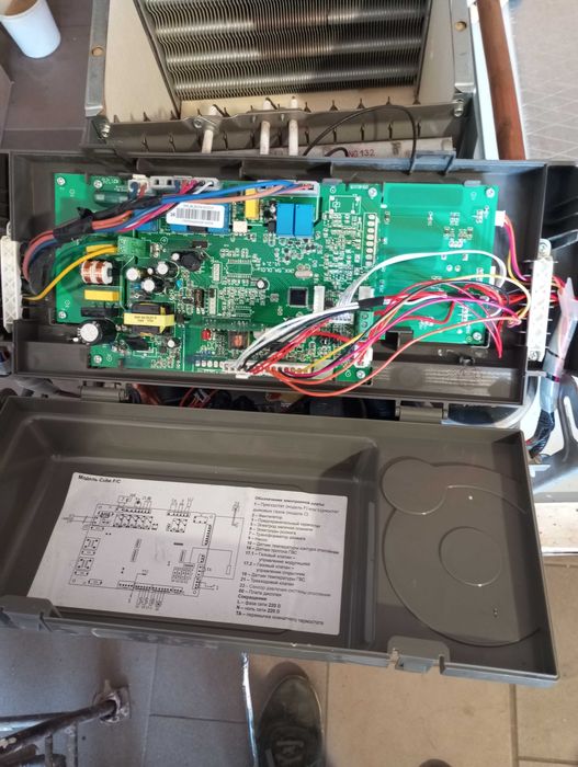 Продам газовый двухконтурный дымоходный котел. Полностью исправен.