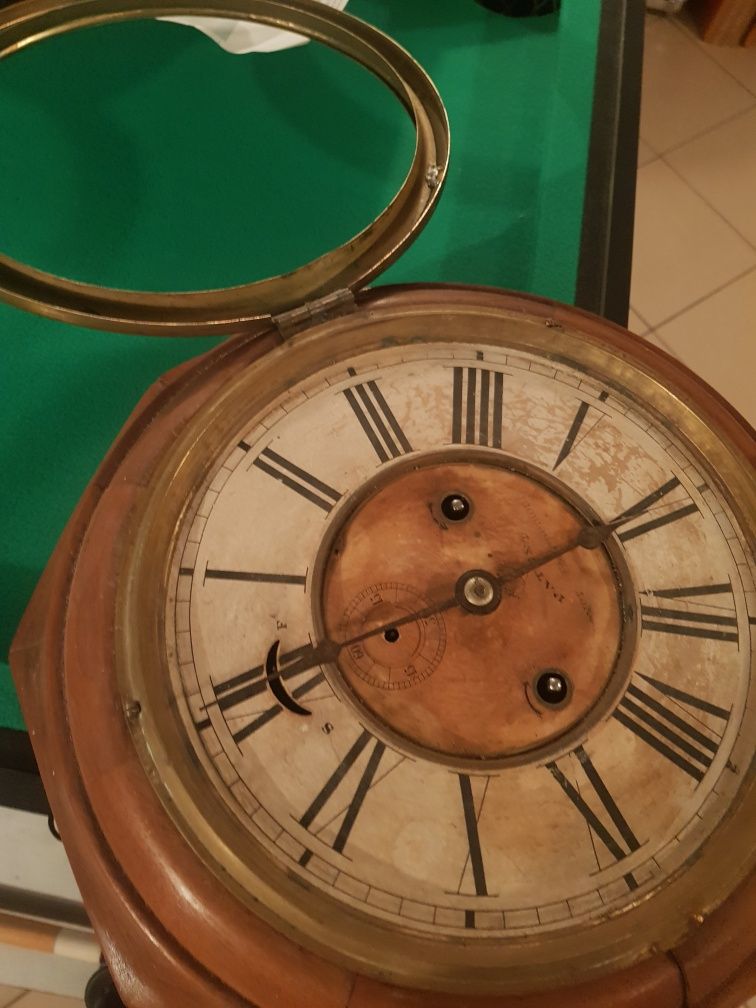 Stary zegar ścienny octagon circa