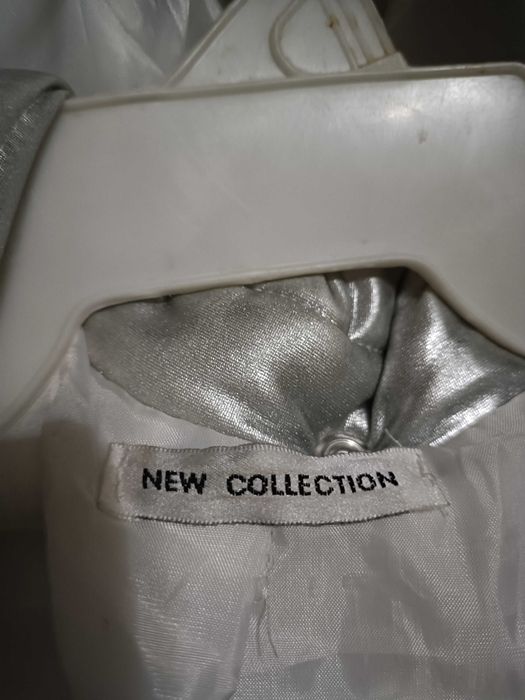 Серебристая стёганая куртка с красивым капюшоном