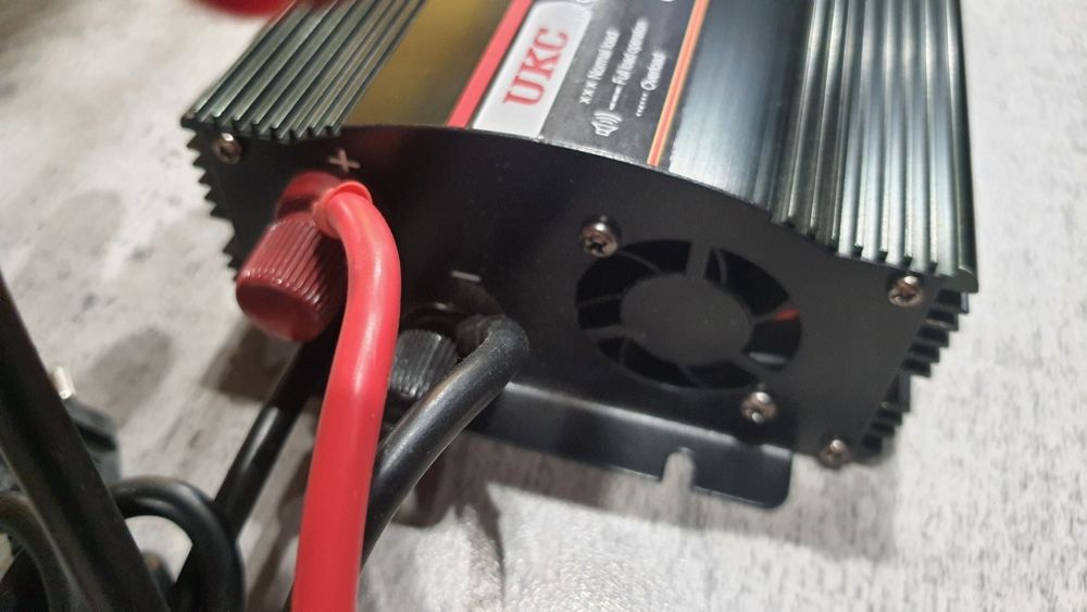 Інвертор з зарядкою UKC UPS-1300A