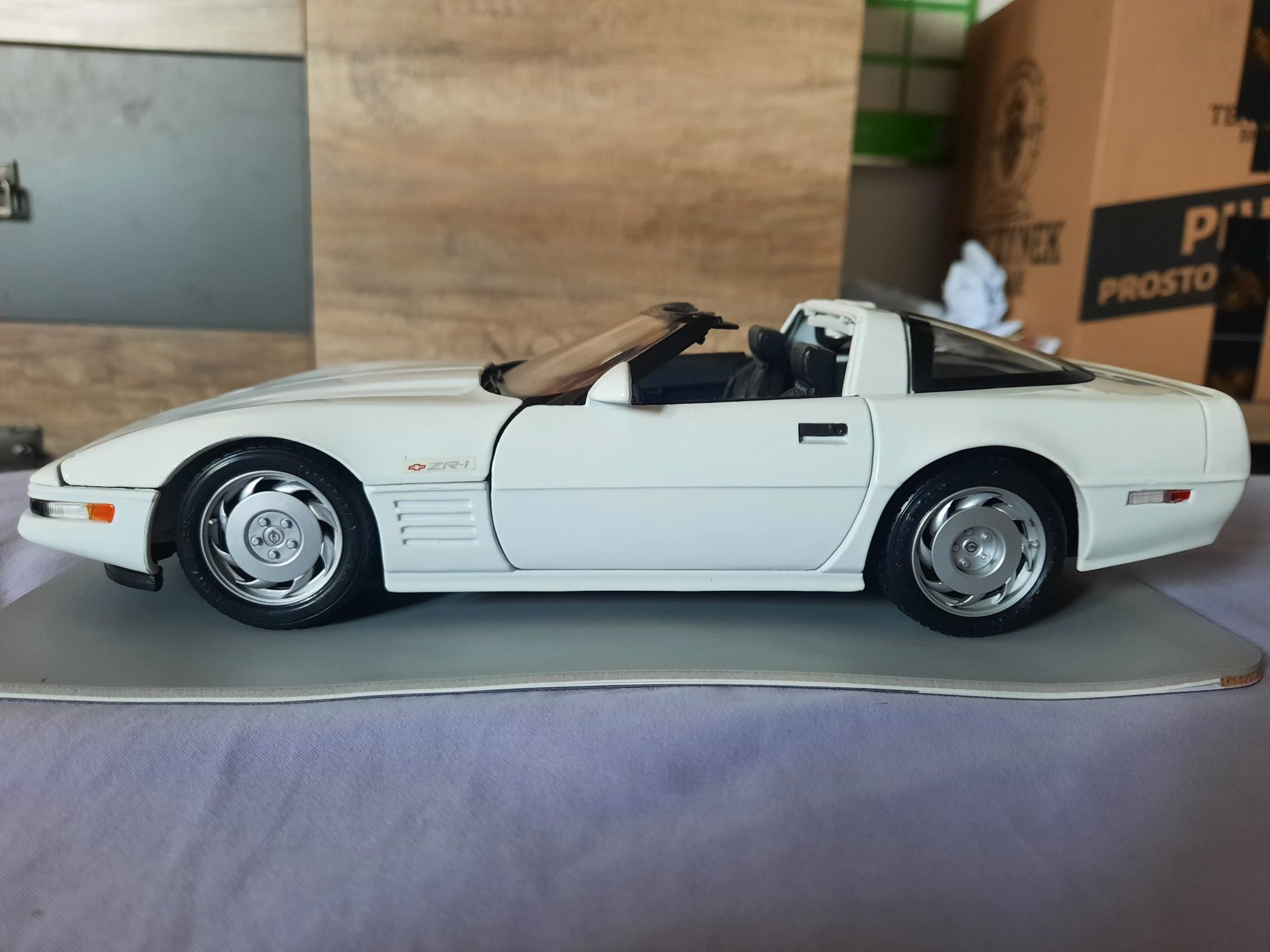Auto Samochód Kolekcjonerski Chevrolet Corvette ZR-1 1992 Maisto 1:18
