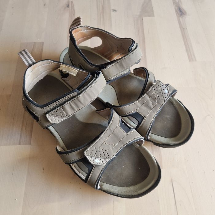 BOM ESTADO - Sandálias QUECHUA cinzas n.40