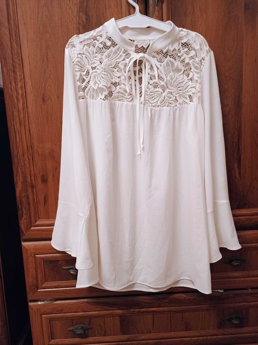 Bluzka z koronką fason luźny, elegancka L