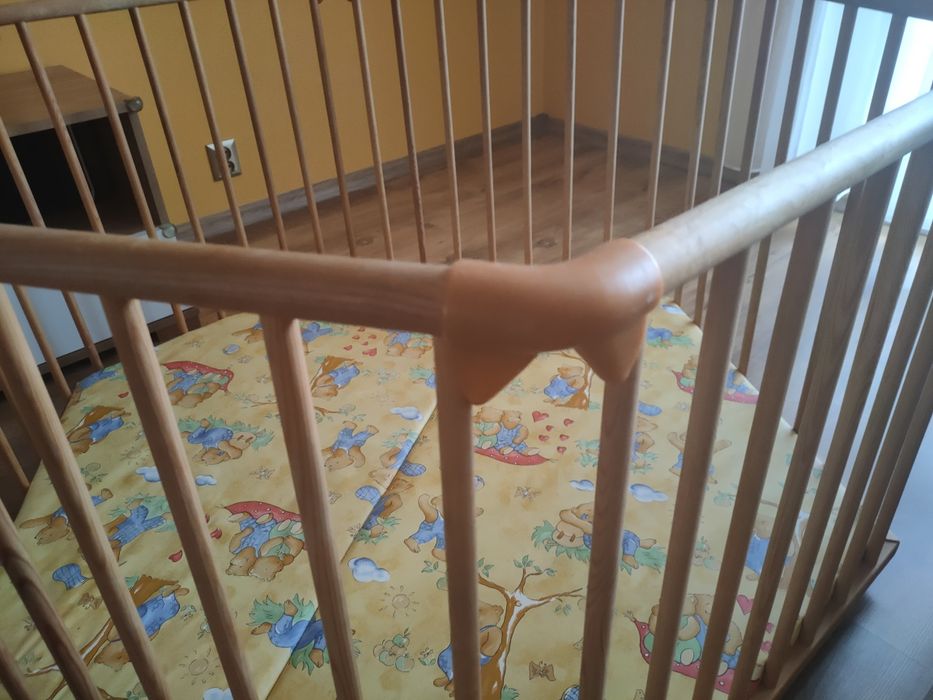 Kojec drewniany dla dziecka