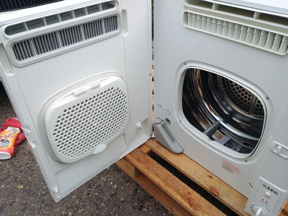 Suszarka do ubrań AEG kawalerka, małe mieszkanie. Stoi, wisi, działa.