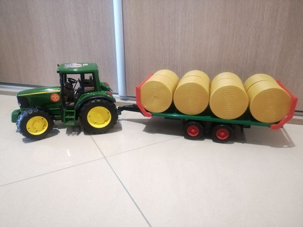 Zabawka traktor z przyczepą