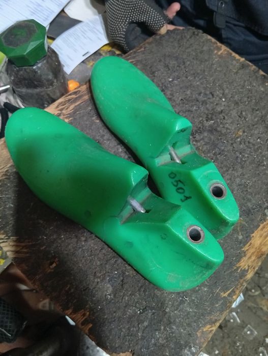 Обувные колодки (жовті та зелені)