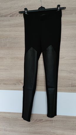 Czarne legginsy ze skórzaną wstawką Mohito