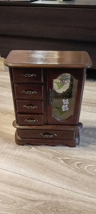 Деревянная винтажная шкатулка