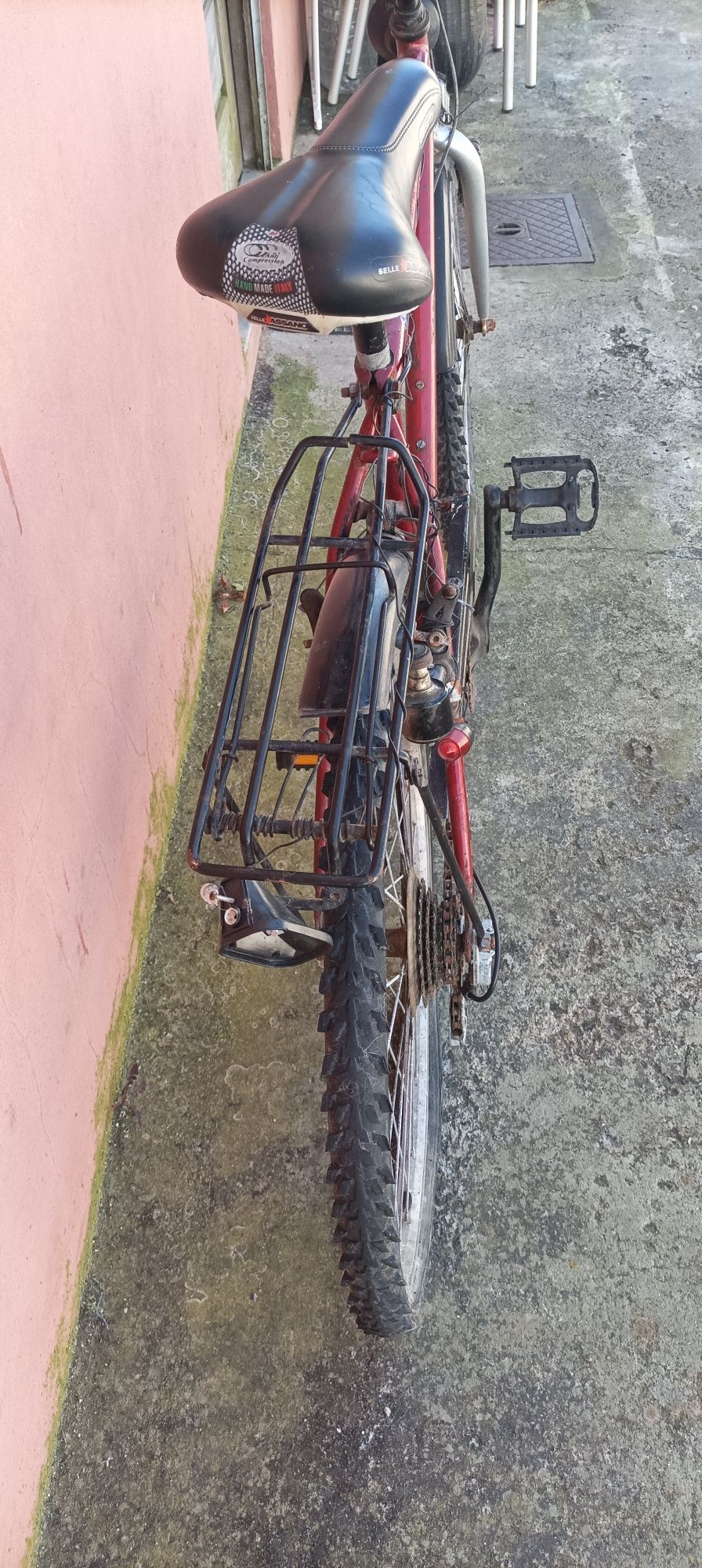 Bicicleta Shimano arranjar o furo no pneu de traz