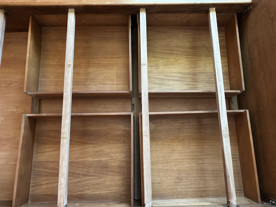 Cama de casal em madeira maciça com colchão