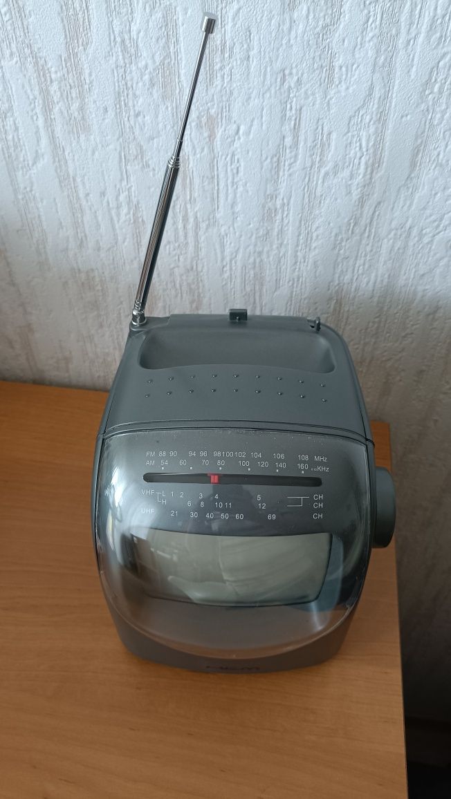 Telewizorek z radiem HCM Czarnobiały sprawny zabytek
