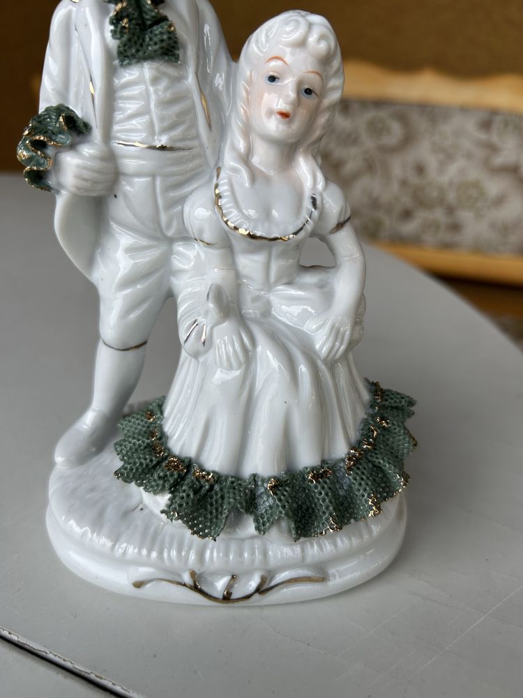 Porcelanowa figurka para dworska nr.A40