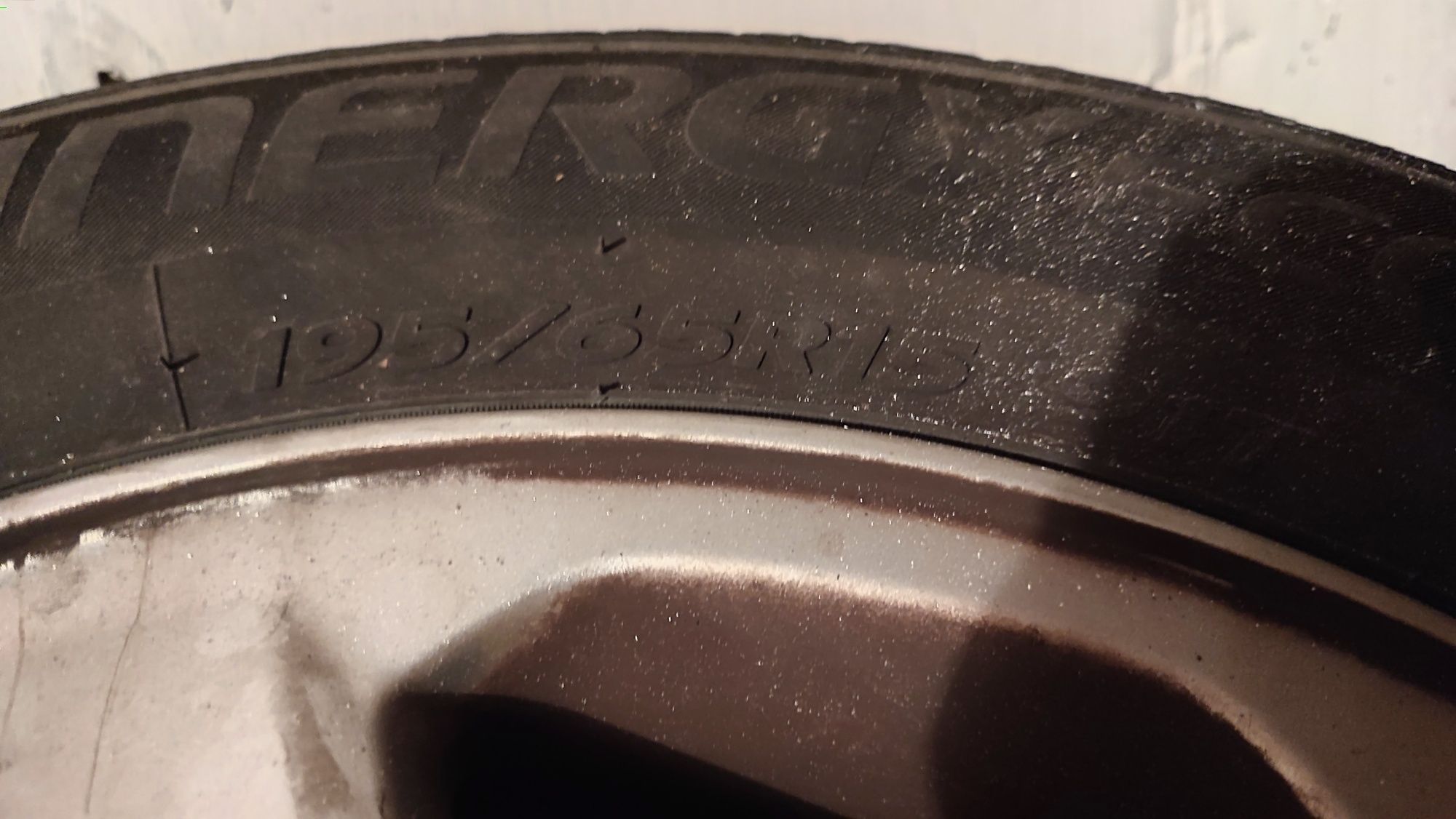 Felgi aluminiowe 15 cali opel  wraz z oponami w dobrym stanie